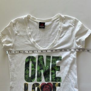 1068- Bob Marley print tee “One Love” XS
